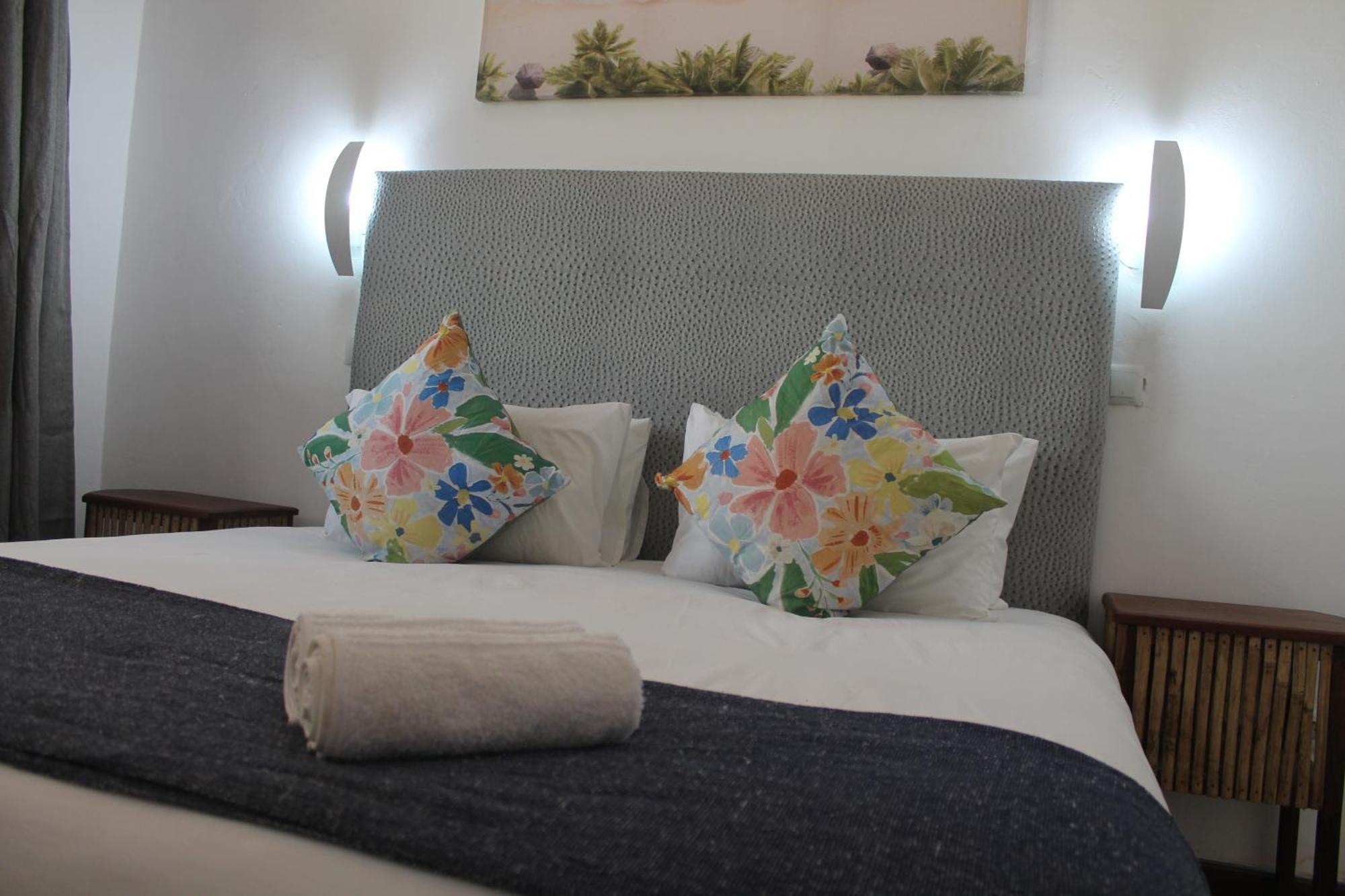 Wharf Side Inn Пемба Экстерьер фото